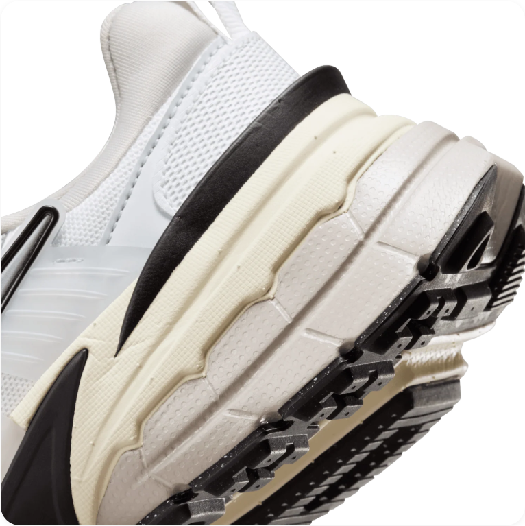 Nike V2K Run – White / Pure Platinum / Black